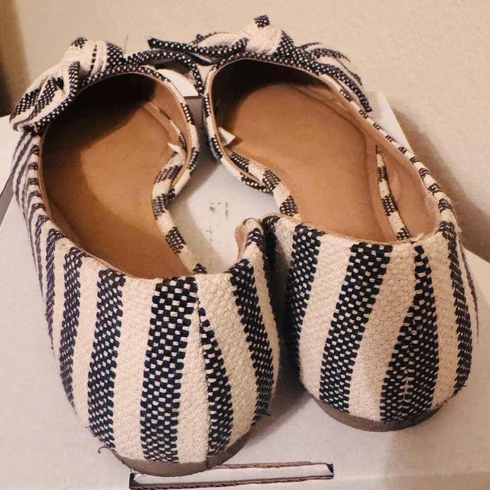 A New Day Dark Gray and Cream Striped Bow Flats, Size 8 - Picture 5 of 7